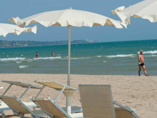 Hotel Cattolica Con Spiaggia Convenzionata Animazione